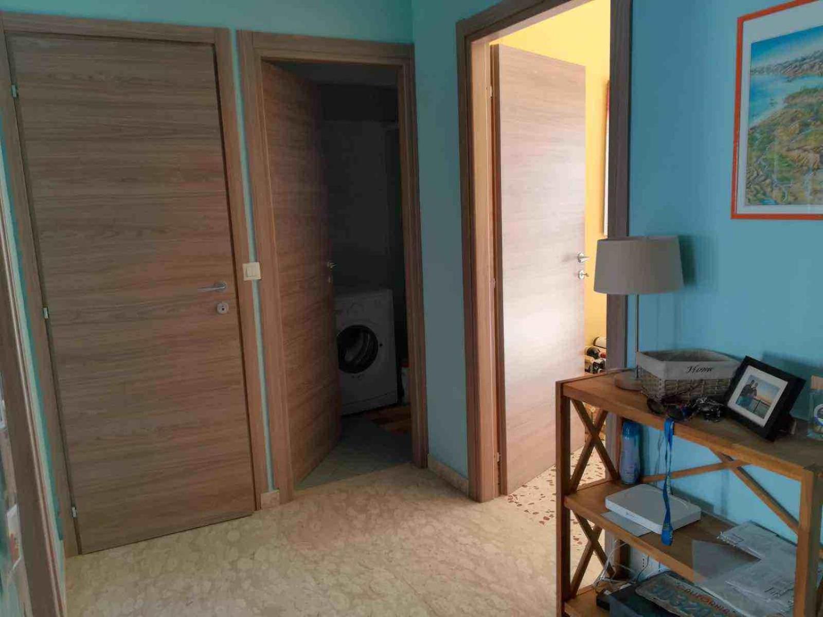 Bellissimo, Elegante Vicino Al Po
